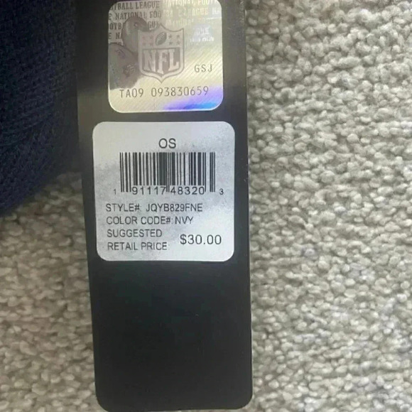 NFL Patriots Cuffed Knit Hat and Mittens Set - Picture 5 of 5